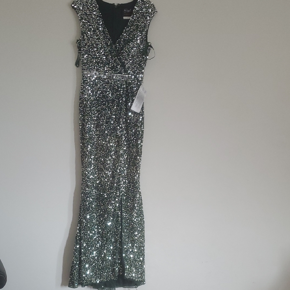 NWOT MACDUGGAL CAP SLEEVE SEQUINED HIGH SLIT GOWN - Picture 6 of 12